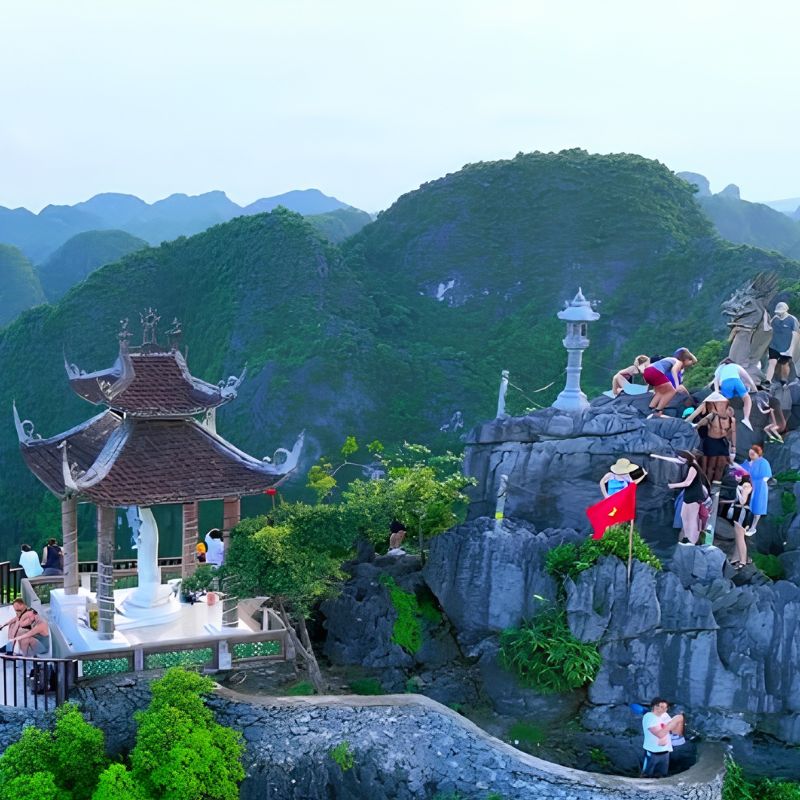 Discovery Hanoi - Hoa Lu - Tam Coc - Mua Cave - Jeep adventure 2 Days 1 Night Countryside Escape