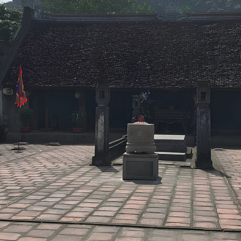 Hoa Lu Ancient Capital & Tam Coc Boat Ride - Mua Cave Panoramic Day Tour from Hanoi