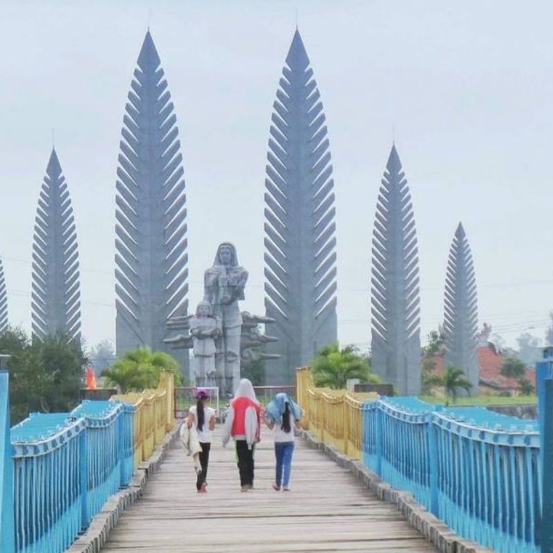 Hue to DMZ & Phong Nha Cave One-Day Small Group Experience