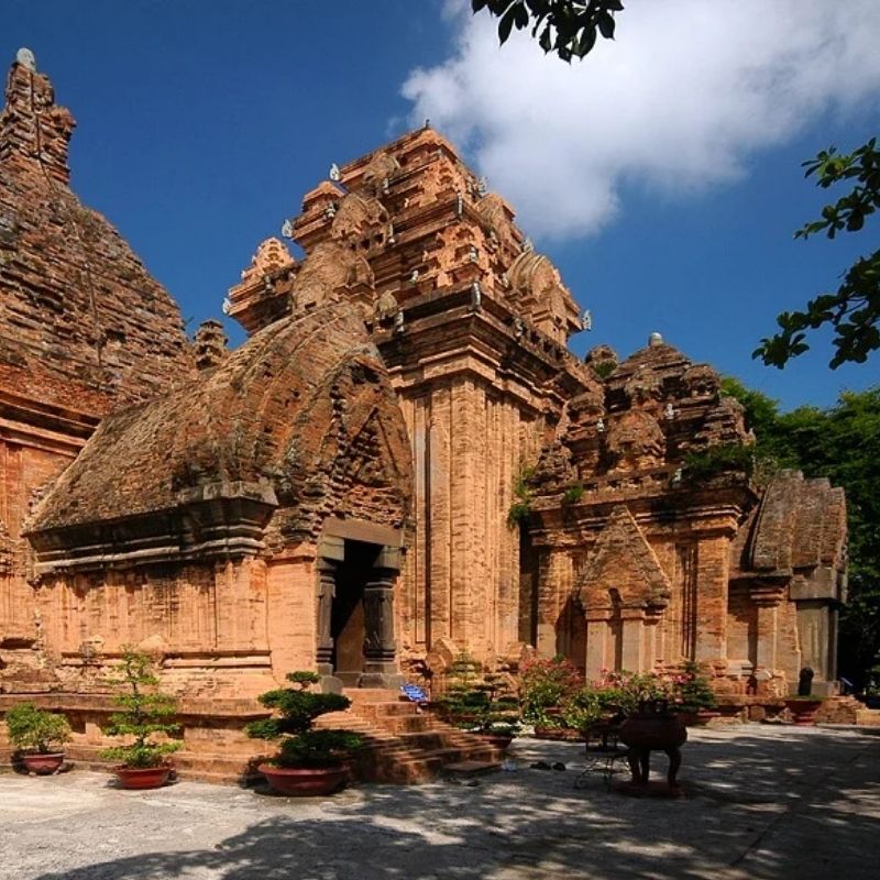 8 Days Vietnam Discovery Tour – Hanoi, Ninh Binh, Halong Bay, Da Nang, Ba Na Hills and Hoi An