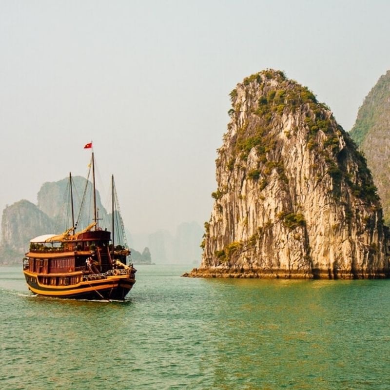 Vietnam at a Glance Tour 10 Days Ho Chi Minh City – Mekong Delta – Hoi An – Hue – Hanoi – Halong Bay