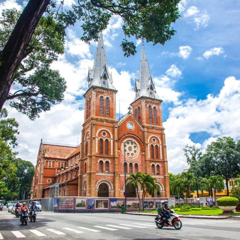 Vietnam at a Glance Tour 10 Days Ho Chi Minh City – Mekong Delta – Hoi An – Hue – Hanoi – Halong Bay