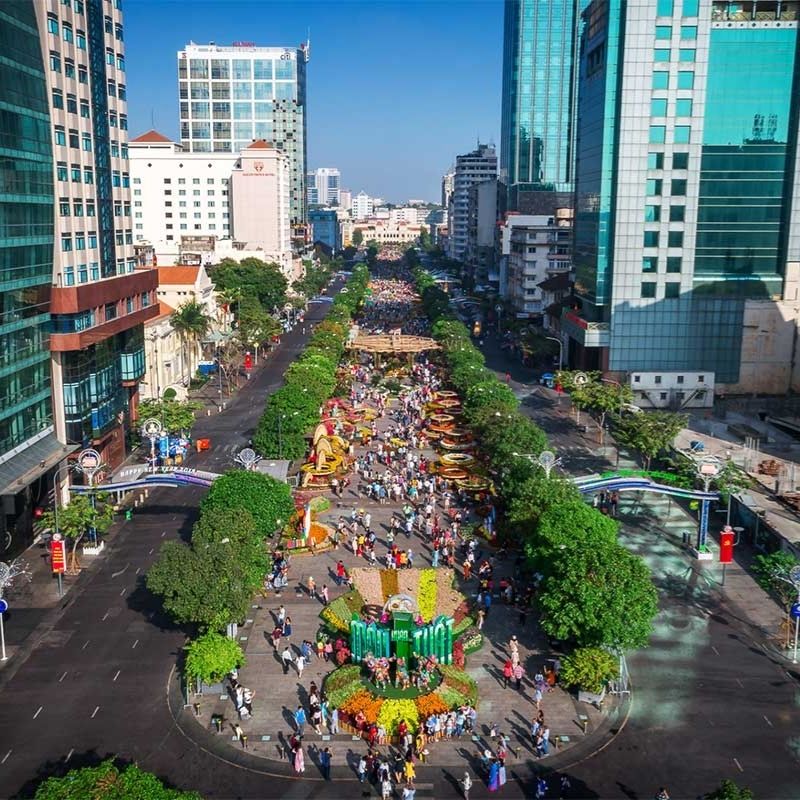 Ho Chi Minh City Motorbike Tour – Classic City Highlights and War History Exploration 4 Hours