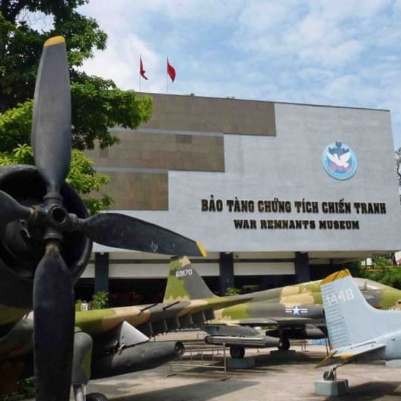 Ho Chi Minh City Motorbike Tour – Classic City Highlights and War History Exploration 4 Hours