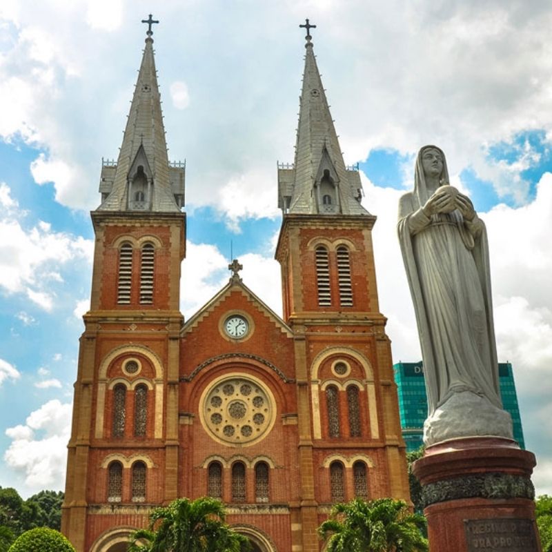 Ho Chi Minh City Motorbike Tour – Classic City Highlights and War History Exploration 4 Hours