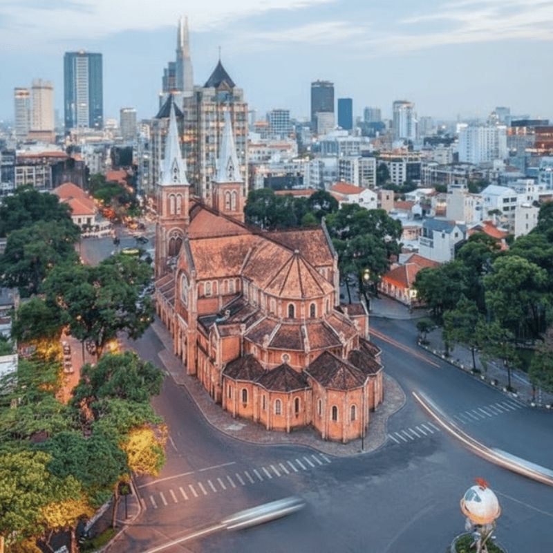 Ho Chi Minh City Motorbike Tour – Classic City Highlights and War History Exploration 4 Hours