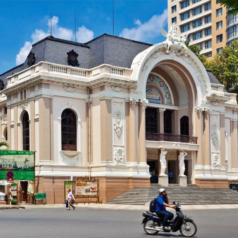 Ho Chi Minh City Motorbike Tour – Classic City Highlights and War History Exploration 4 Hours