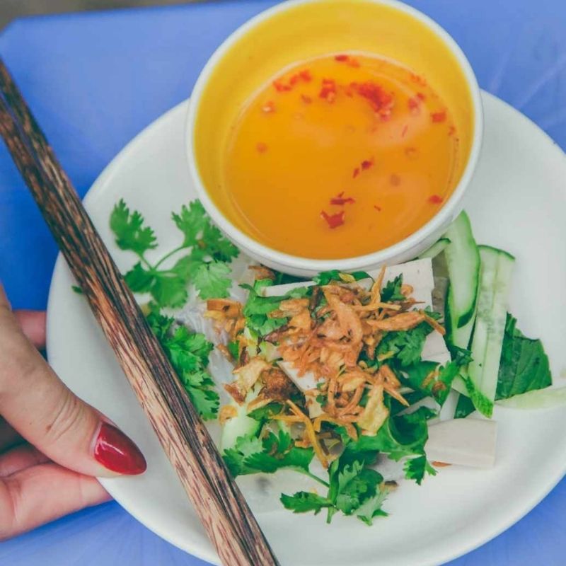 Saigon Cyclo Food and Sight Tour – City Highlights and Street Food Experience 4 Hours