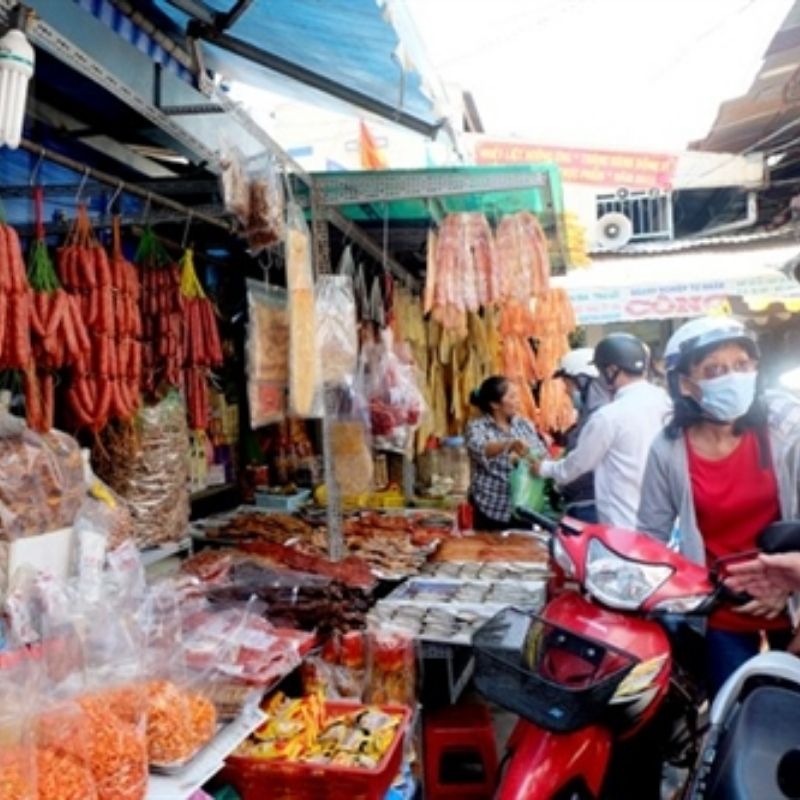 Saigon Food and Sight Motorbike Tour – Street Food, Landmarks and Hidden Gems 4 Hours