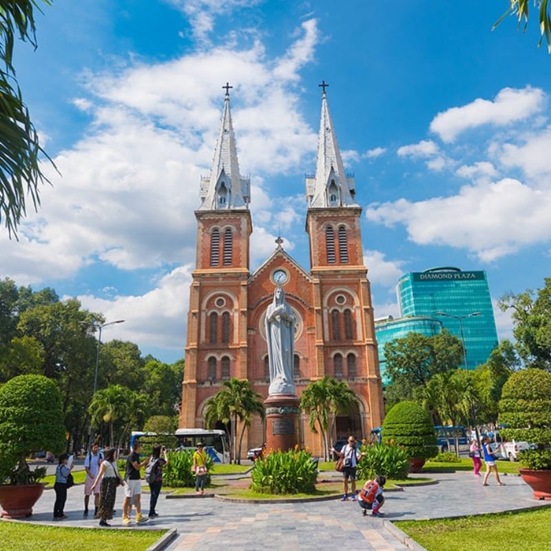 Saigon Food and Sight Motorbike Tour – Street Food, Landmarks and Hidden Gems 4 Hours