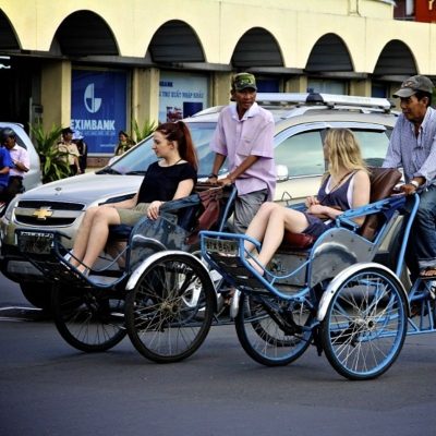 Saigon Night Cyclo & Dinner Cruise – Romantic River Experience