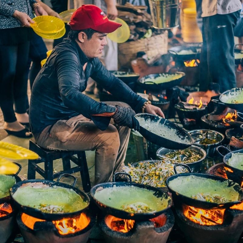 Saigon Walking Food Tour – Local Street Food Experience