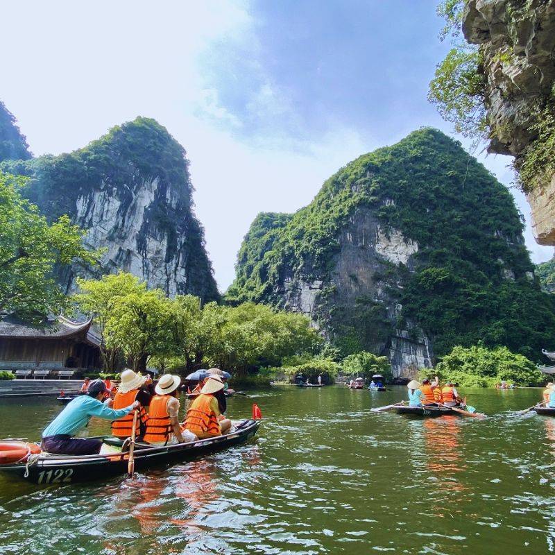 Ninh Binh – Ha Long Bay – Hanoi (3 Days / 2 Nights)