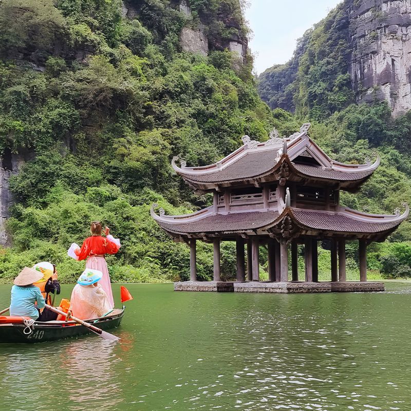 Ninh Binh – Ha Long Bay – Hanoi (3 Days / 2 Nights)