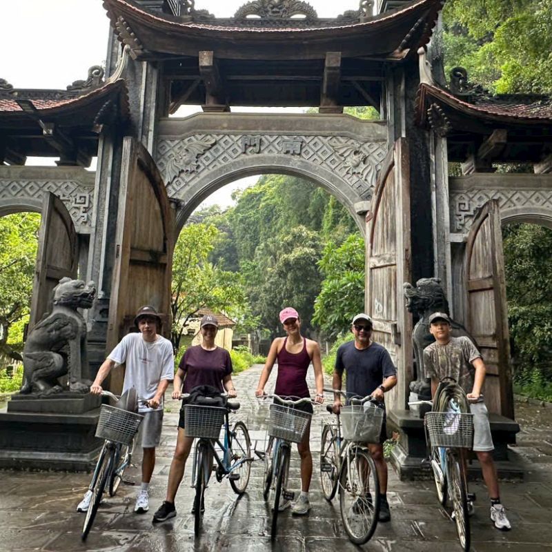2-Day Ninh Binh & Halong Bay Tour from Hanoi – Hoa Lu, Tam Coc, Mua Cave & Luxury Cruise
