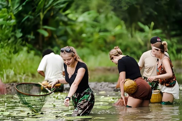 Local Fishing by Nom 1.5-Hour Local Fishing Experience At Ninh Binh