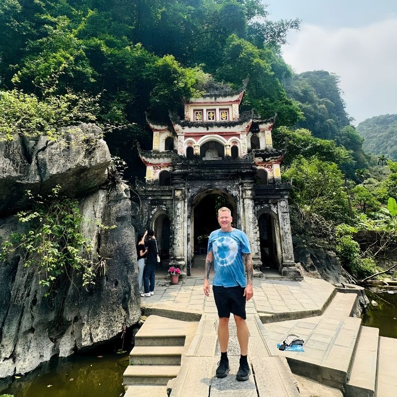 2-Day Thien Ha Cave & Ninh Binh Nature, Culture & Cycling Tour