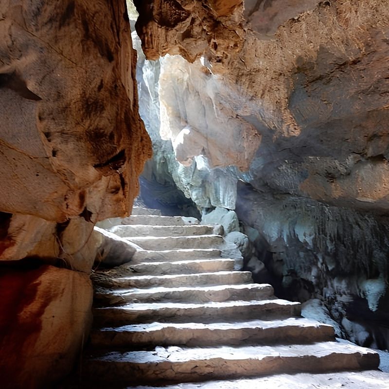 Private Ninh Binh Day Tour Thien Ha Cave, Hoa Lu & Mua Cave