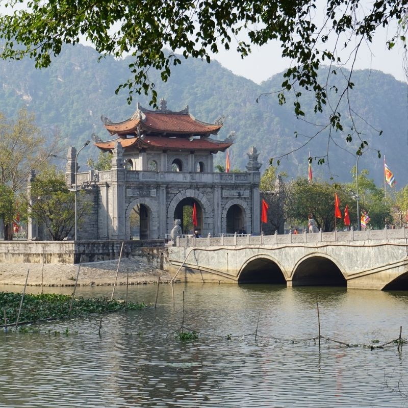 Private Ninh Binh Day Tour Thien Ha Cave, Hoa Lu & Mua Cave