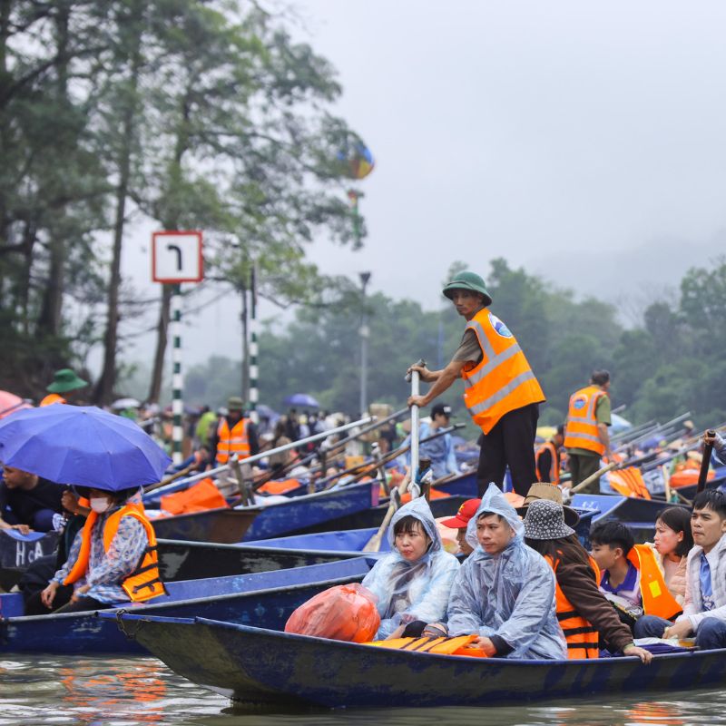 One Day Private Tour Perfume Pagoda & Quang Phu Cau Incense Village